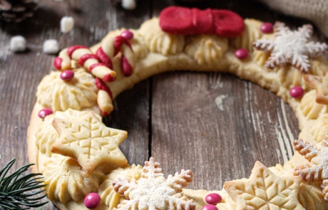 Ghirlanda di biscotti natalizia