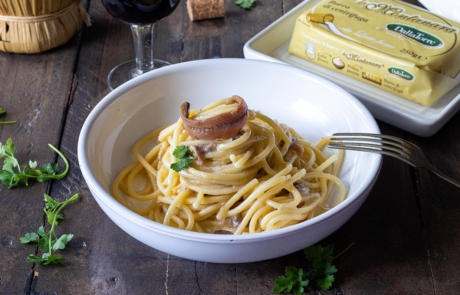 Spaghetti con burro e alici