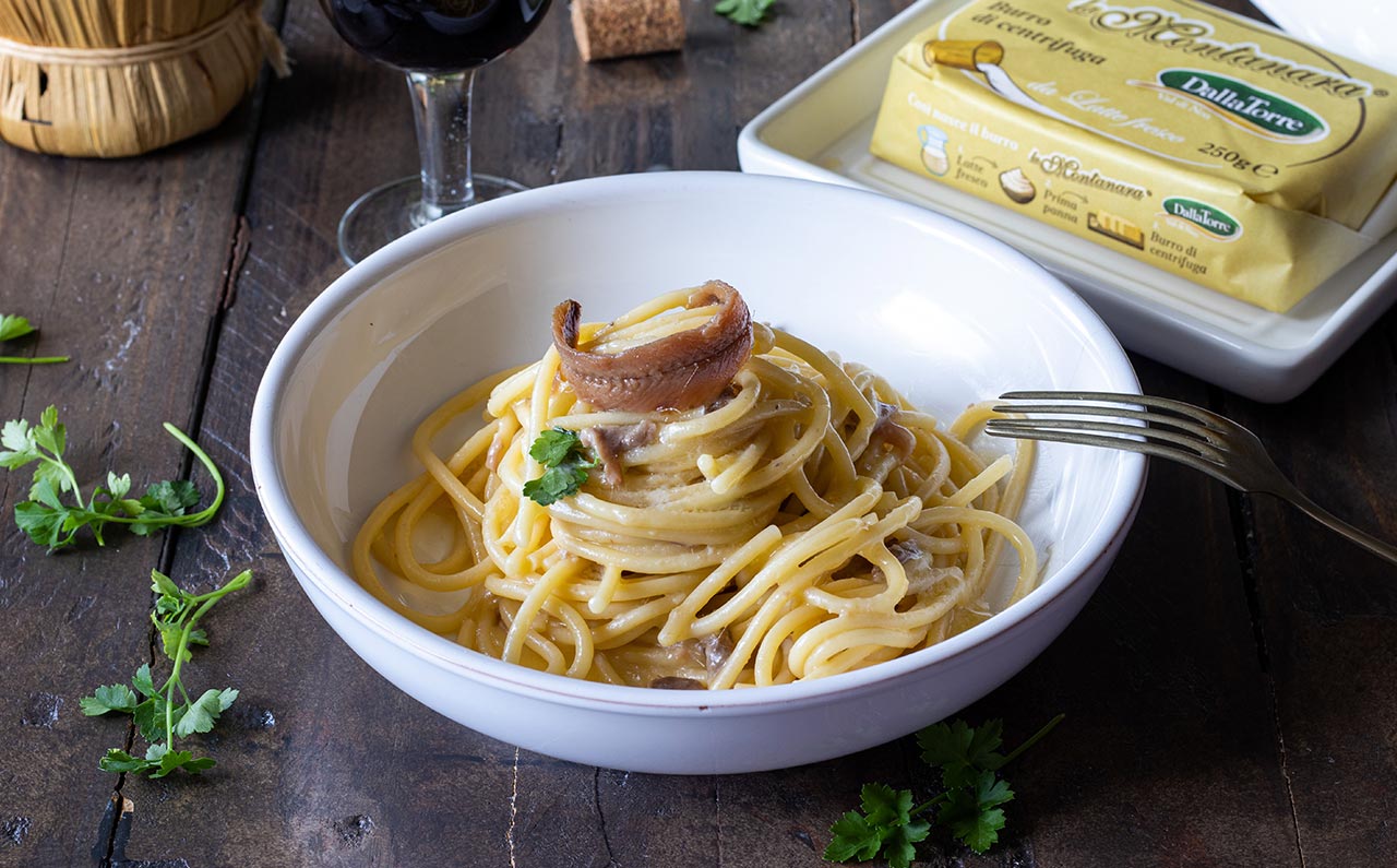 Spaghetti con burro e alici